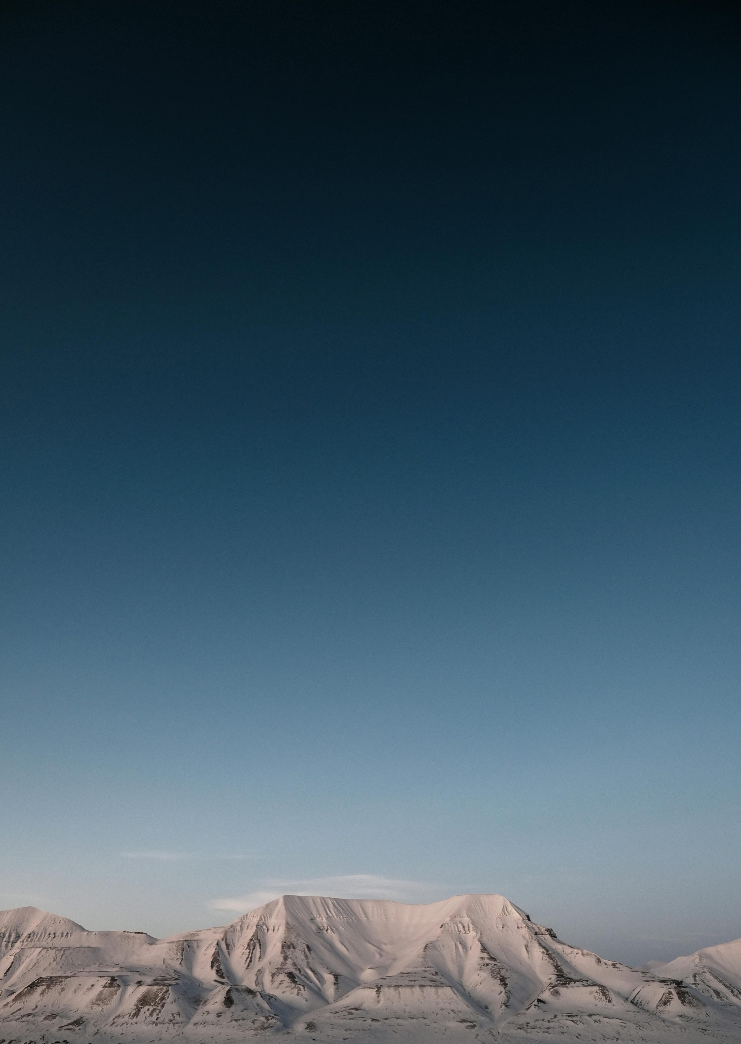 Fjell i blåtimen